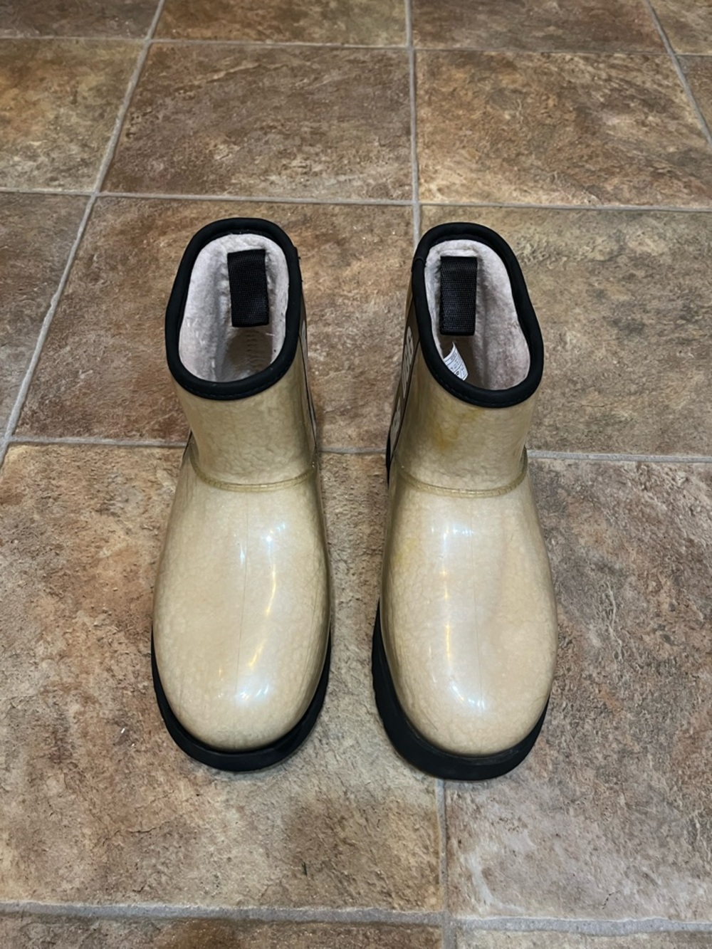 Ugg Classic Clear Mini Size 8 USA Water Repellent Cream Color Women’s - Picture 3 of 13
